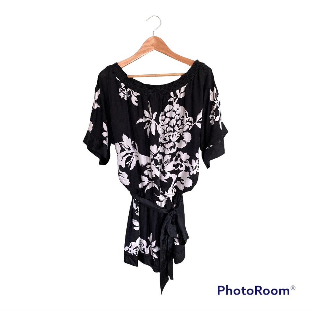 White House Black Market long FLORAL TUNIC BLOUSE   L black white silky
